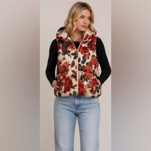 Aerie Women Floral Puffer Vest - Cream with Red & Black Roses